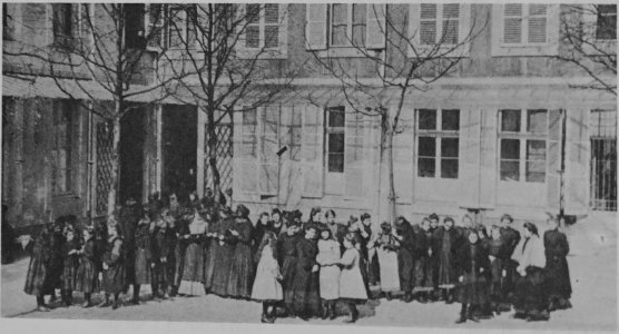 Lycée de jeunes filles rue université 1005415
