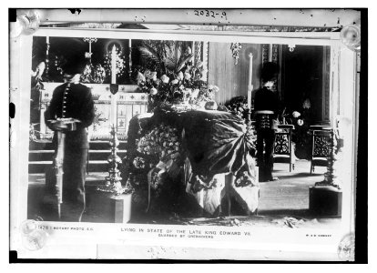 Lying in state of the Late King Edward VII. Guarded by grenadiers. LCCN2014688200