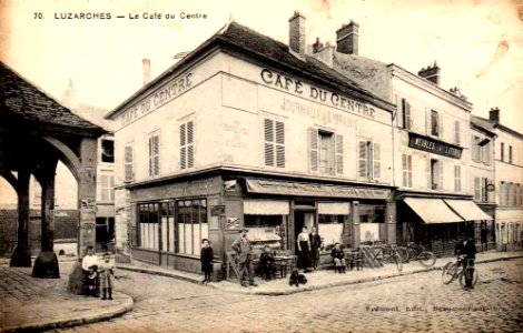 Luzarches (95), café du centre