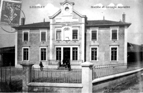Luzinay, mairie et groupe scolaire en 1909, p 116 de L'Isère les 533 communes - René Merrier éditeur à Vienne