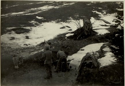 Mannschaft beim Reinigen auf dem Plöckenpass. (BildID 15465446)