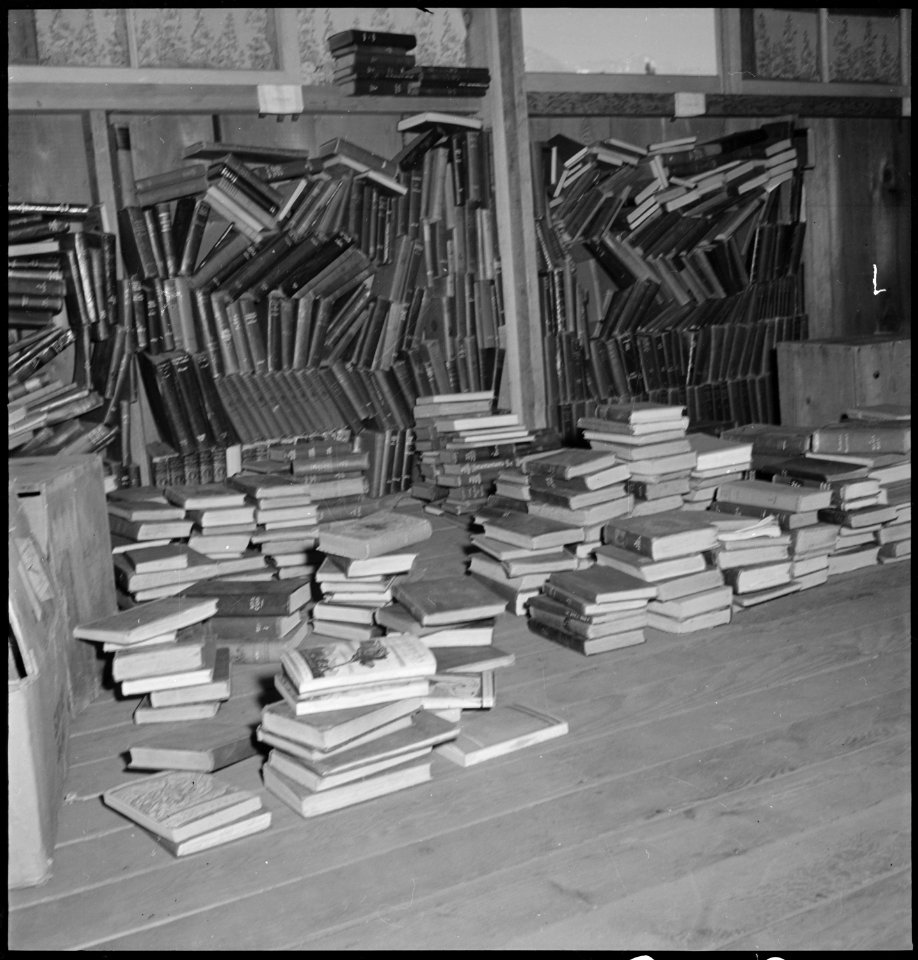 Manzanar Relocation Center, Manzanar, California. A barrack building has been turned into a library . . . - NARA - 538177