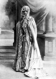 Manteau du soir par Redfern 1902 cropped