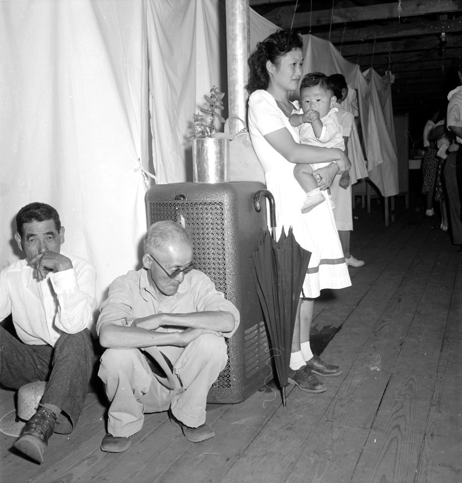 Manzanar Relocation Center, Manzanar, California. A typical interior scene in one of the barrack ap . . . - NARA - 538136