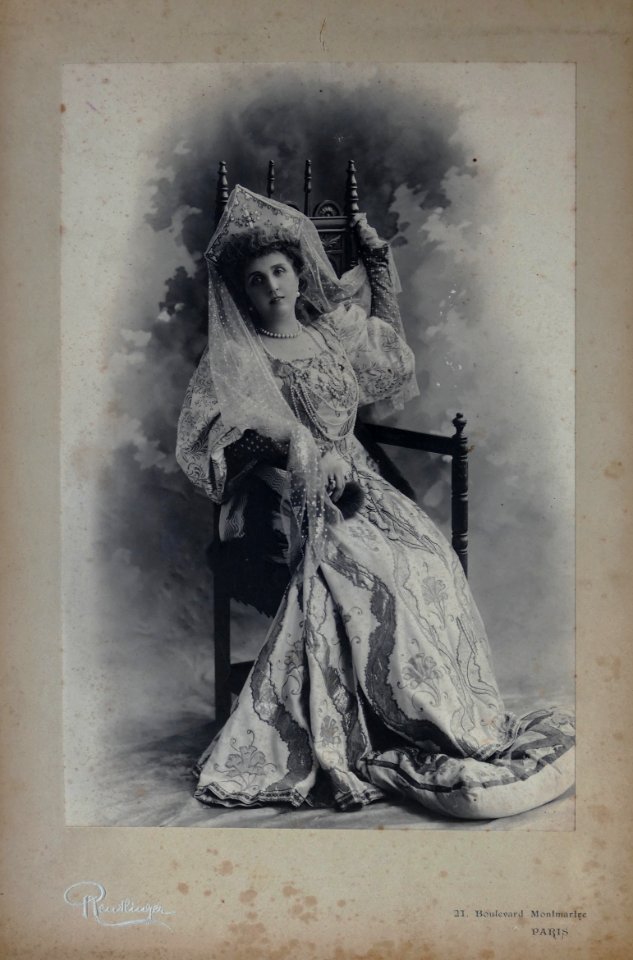 Marie de Benardaky vers 1900 Reutlinger