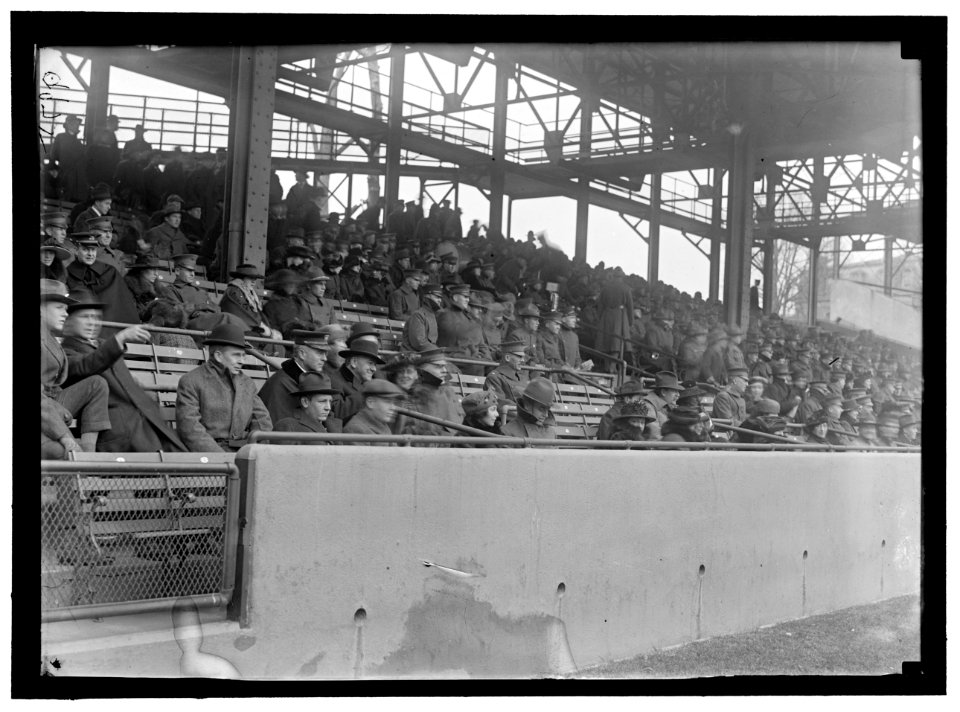 MARINE CORPS, U.S.N. MACHINE GUN UNIT DEMONSTRATION AT BALL PARK LCCN2016868731