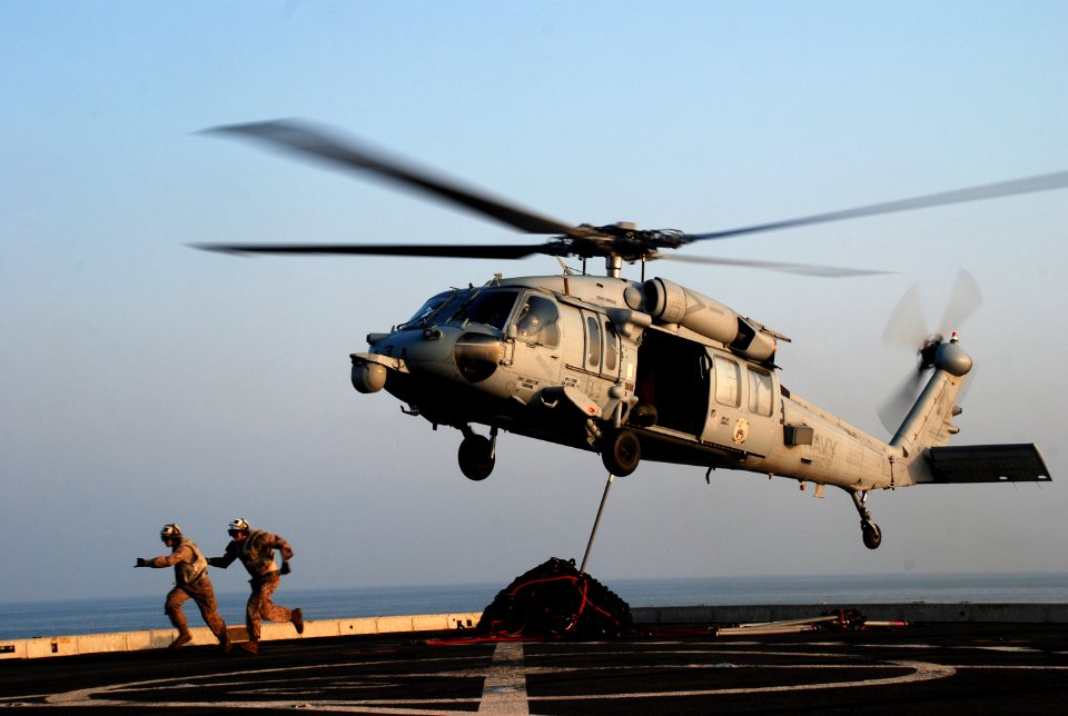 Marines run from an MH-60S after attaching cargo. (8446973101)