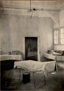 Mobiles Reserve Spital in Dellach, Operationsraum elektrisch beleuchtet durch den Elektrozug 215-16 LL. Aufgenommen am 3.V.1916 (BildID 15474067)