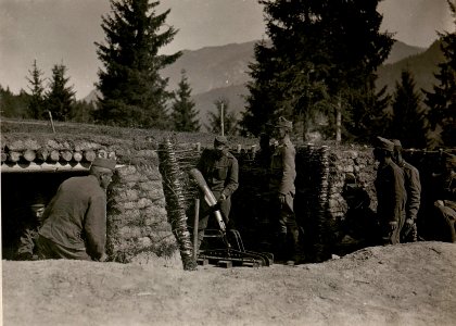Mittlerer Granatwerfer im Schützengraben (Obere-Fellach.) (BildID 15799286)