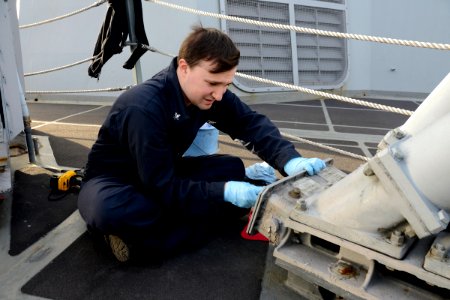 Mark 36 maintenance 140225-N-HB951-045