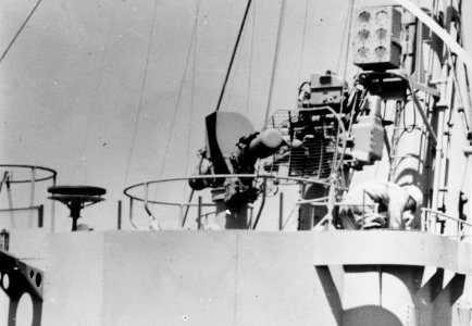 Mark 52 gun director aboard USS Deede (DE-263), 21 May 1945 (NH 91630)
