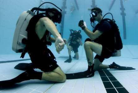 Mk. 16 rebreather training dive 130310-N-GG400-006