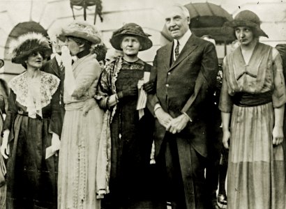 Mme Curie et M. Harding