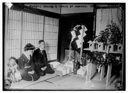 Marquis Komura & family at memorial service LCCN2014703924
