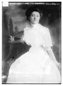 Martha Calvo - Mrs. T.D. Harrington LCCN2014709888