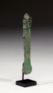 Moche - Knife (tumi) with Removable Figural Handle - Walters 543078 - Three Quarter Right