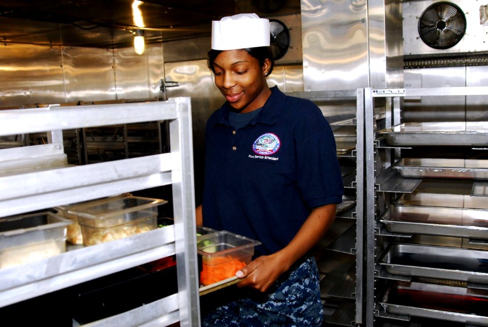 Moving food to the salad bar 120402-N-MZ733-059