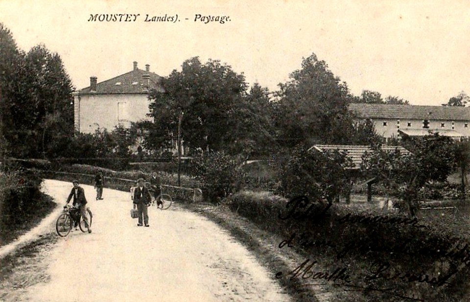 Moustey (Landes) - entrée du bourg 3