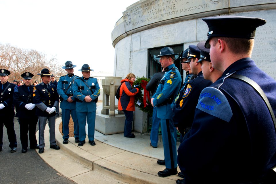 Mast of the Maine wreath laying - side (15391276764)