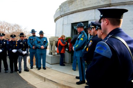 Mast of the Maine wreath laying - side (15391276764)