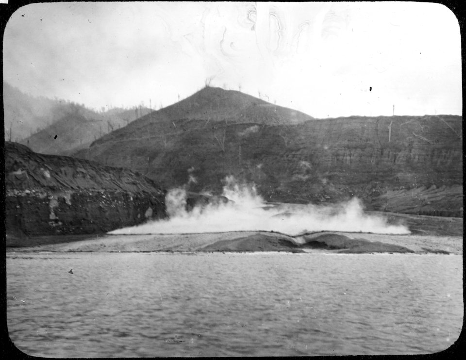 Mouth of the Wallibou River Boiling mud YORYM-TA0034