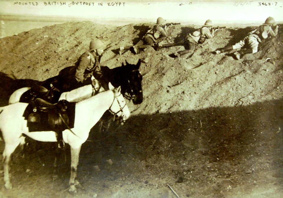 Mounted British outpost in Egypt, 1915, WWI. (22390590786)