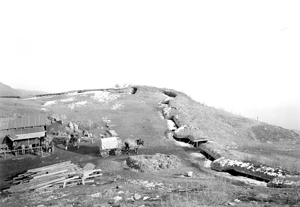Materiallager hinter Karpatengraben auf dem Piz Camoglie - CH-BAR - 3239253