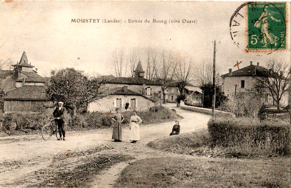 Moustey (Landes) - entrée du bourg 5