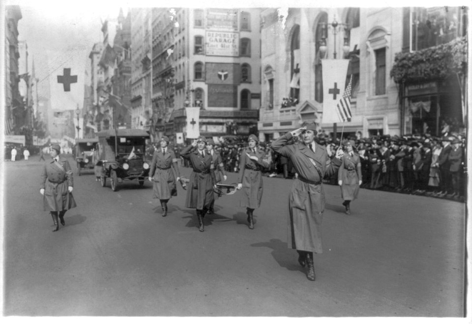 Mrs. Borden Harriman heading Washington Ambulance Corps in Red Cross parade LCCN2007678634
