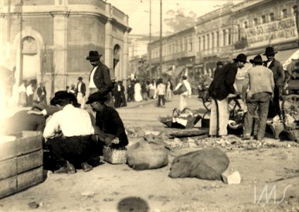 Movimento em frente ao Mercado Municipal - Vincenzo Pastore photo