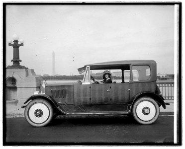 Mrgt. Gorman in Birmingham car (Washington monument, Washington, D.C., in background) LCCN2016823777