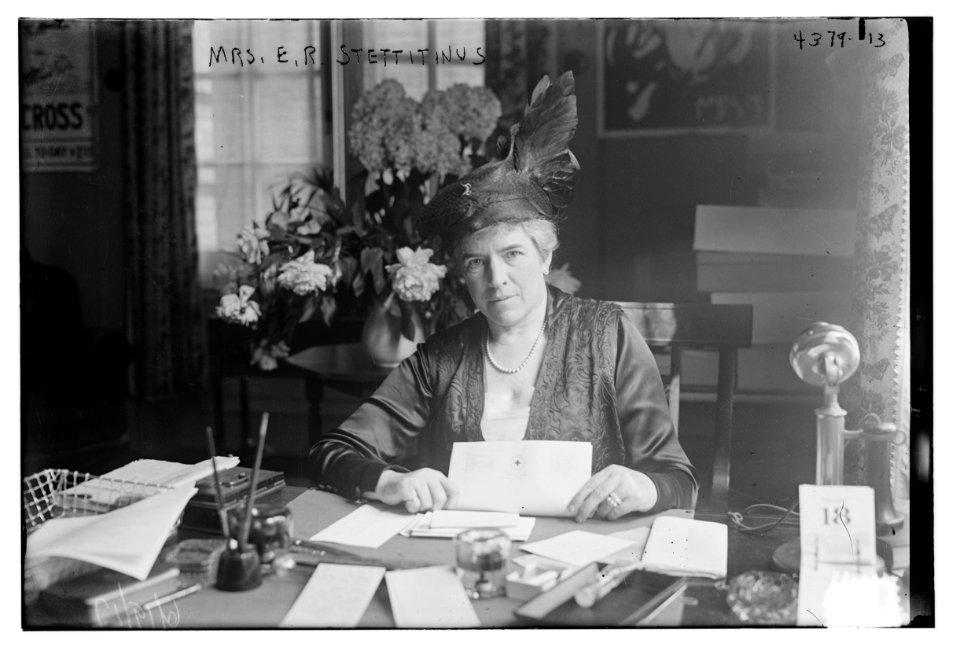 Mrs. E.R. Stettitinus (i.e. Stettinius) LCCN2014705746