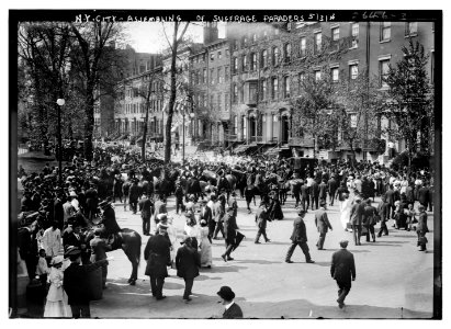 N.Y.C. - Assembling of suffrage paraders LCCN2014692614