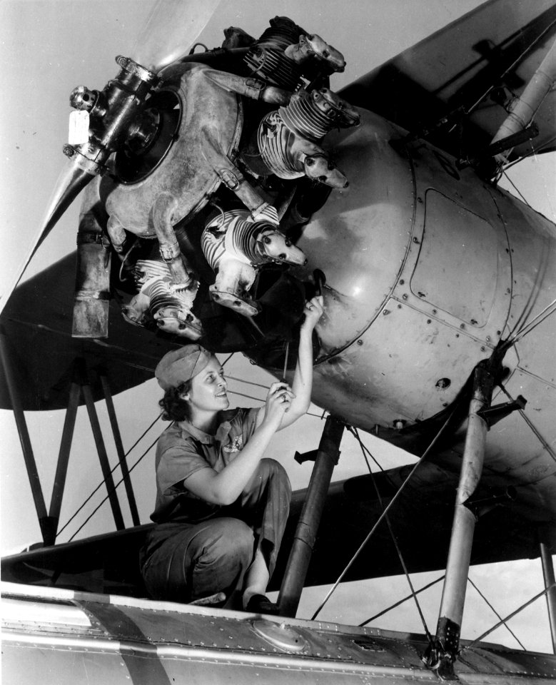 N3N female mechanic 1942 535576