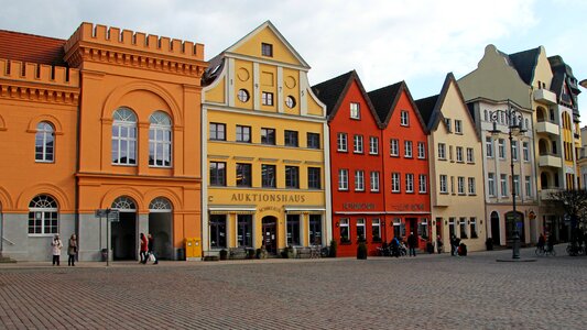 Facade marketplace action house