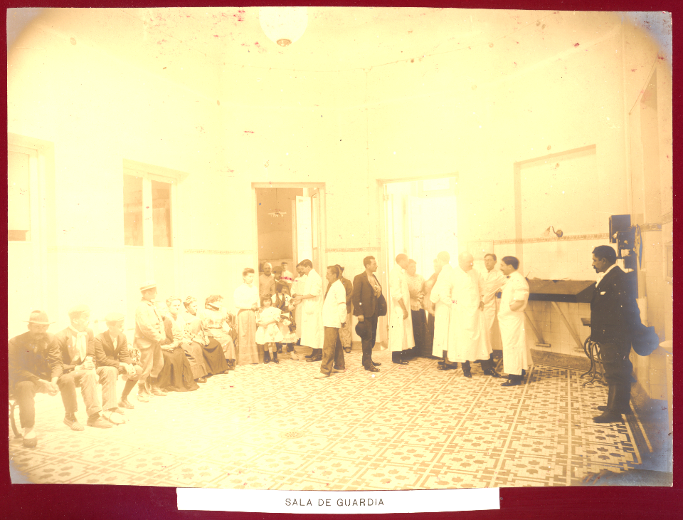 MG-53-027 (Hospital Rawson. Sala de guardia.)