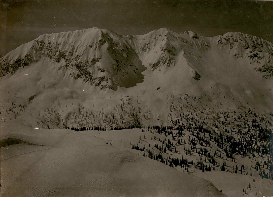 Panorama vom Trögl bis Pta.Cul de Cretta.Stpkt, Lanzenkopf. (25-4.1917.) (BildID 15799909)