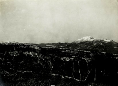 Panorama vom Monte Spil aus. Im Vordergrund Zugna Torta, Grottole, Monte Chello, in der Mitte Altissimo, Biaena, Stivo, Cronicello, Brentagruppe, Adamello, Ortler. (BildID 15587721)
