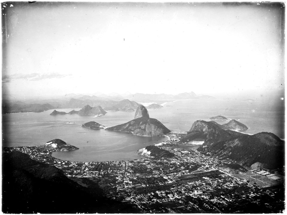 Panorama do Rio de Janeiro, visto do alto do Corcovado - 1