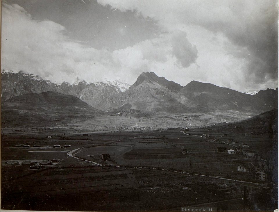 Panorama des Flugfeldes Feltre. (BildID 15644829)