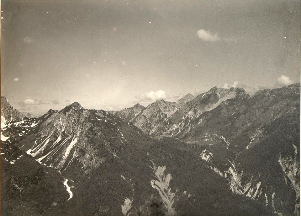 Panorama von Montasch, Kopfach und Mittagskofel vom Kleinen Nabois Kote 1725, aufgenommen am 2.6.1916 (BildID 15474697)