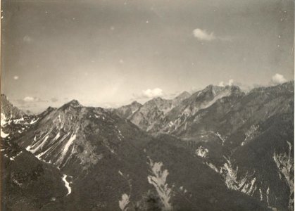 Panorama von Montasch, Kopfach und Mittagskofel vom Kleinen Nabois Kote 1725, aufgenommen am 2.6.1916 (BildID 15474697)