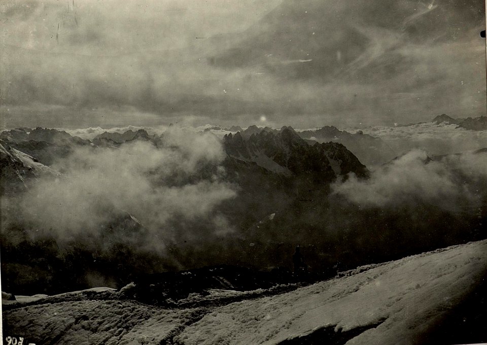 Panorama von Südosten, Kamm der Torkarlspitze gegen Südosten, Süden und Südwesten. Standpunkt, Nordwestlich oberhalb des Sattels Kote 2375. (BildID 15469509)
