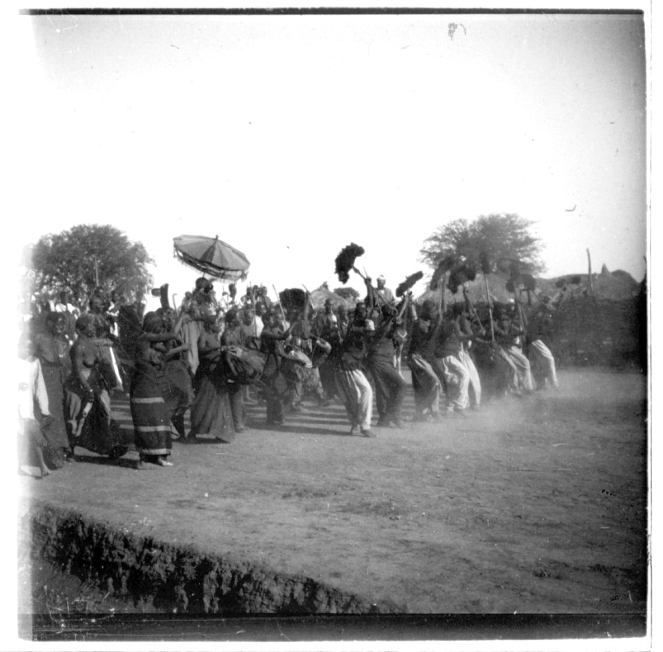 Parade de la cavalerie du sultan Ahmadou, s.l., s.d