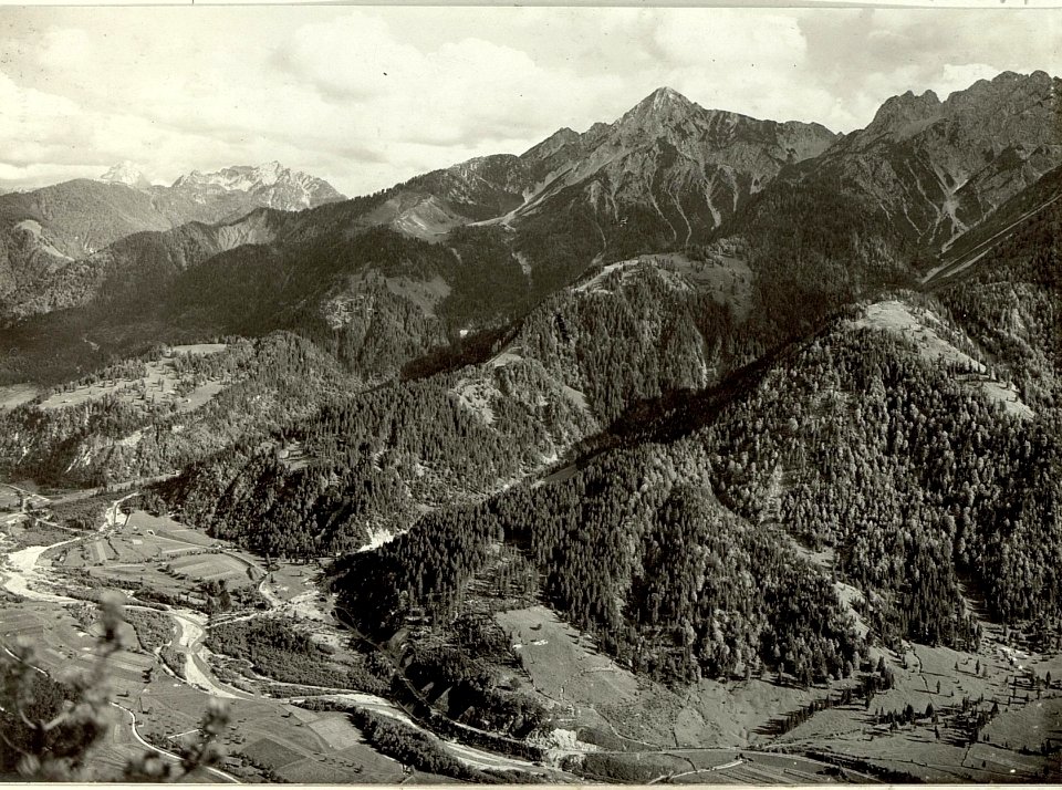 Panorama von der Kleinalpelspitze, gesehen in der Richtung nach Osten und Südwesten. Standpunkt, Kleinalpelspitze. Aufgenommen, am 15.September 1915. (BildID 15461847)