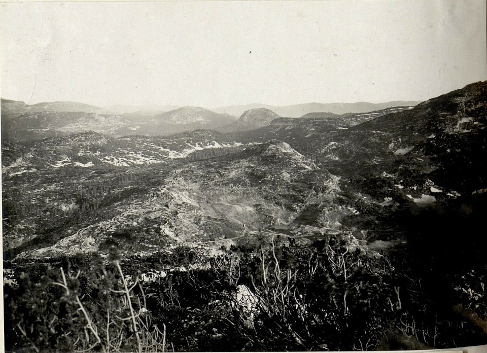Panorama, Standpunkt Monte Chiesa. (3. Teilbild zu WK1 ALB083 24387a). (BildID 15632981)
