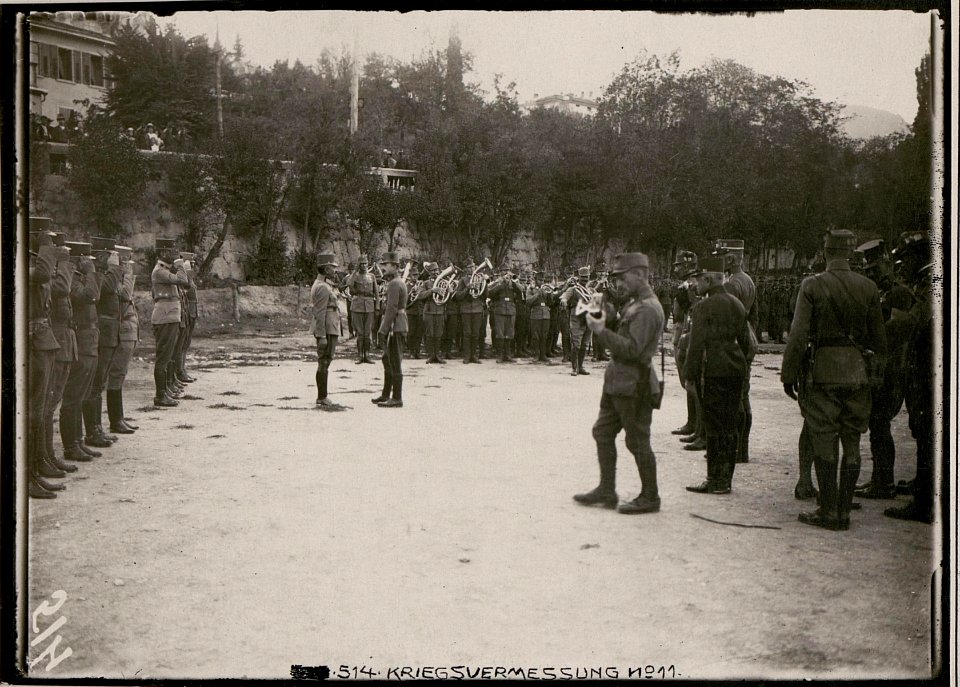 Parade des Infanterieregiments Nr. 59 vor Kaiser Karl in Trient (BildID 15733328)