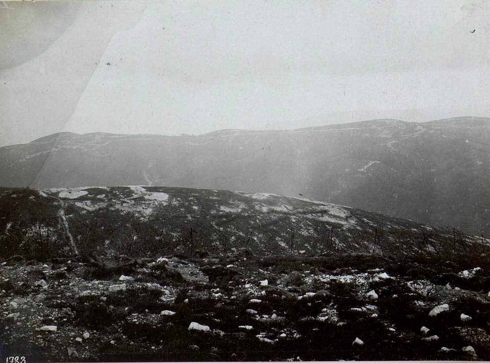 Panorama von Kote 1440 westlich Asolone gegen Südwest. (2. Teilbild zu WK1 ALB087 25423a) (BildID 15647813)