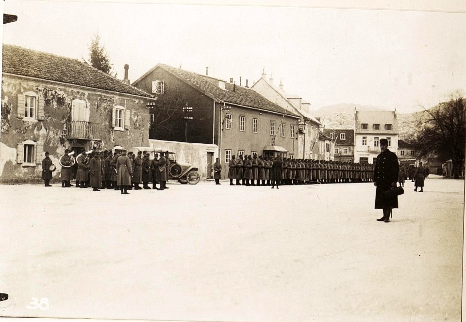 Parade in Cetinje. (BildID 15570542)