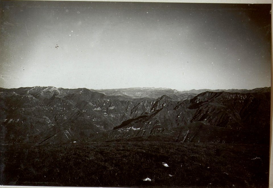 Panorama, Standpunkt Orsere gegen das Grappa-Massiv. (2. Teilbild zu WK1 ALB087 25572a) (BildID 15649306)